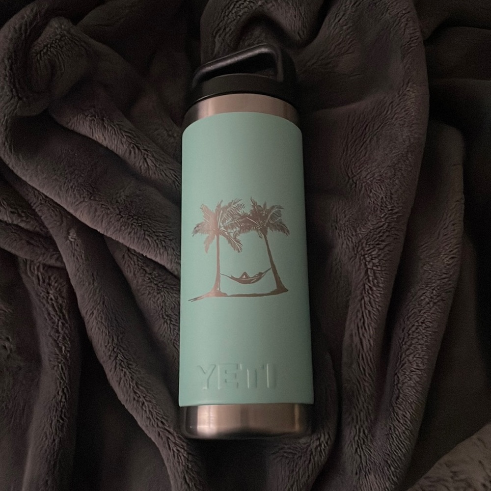 Mint yeti with symbol and screw cap